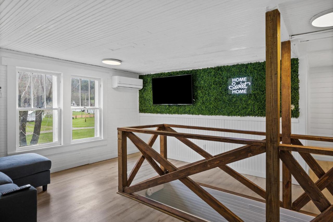 Charming 4 Bedroom Farmhouse With Large Backyard For Entertaining Mountain City Eksteriør billede